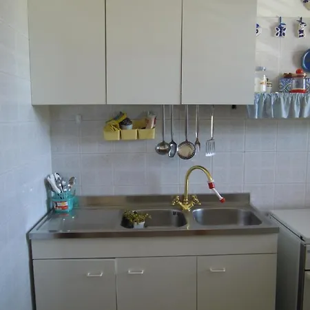 Pina Guest house *